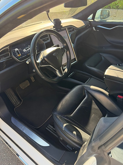 Tesla Model S 10 of 11