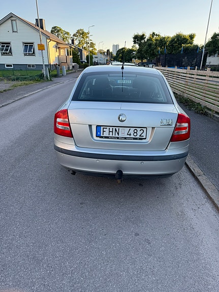 Skoda Octavia 2 of 5