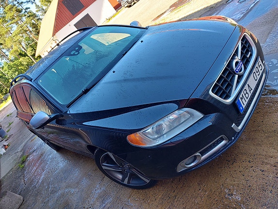 Volvo V70 3 of 5