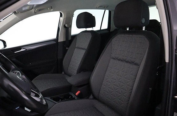 Volkswagen Tiguan 3 of 3