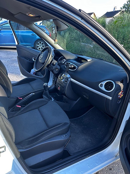 Renault Clio 6 of 10
