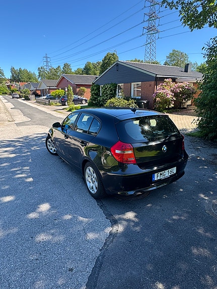 BMW 118d 4 of 5