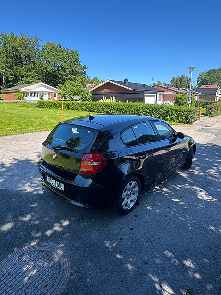 BMW 118d 3 of 5