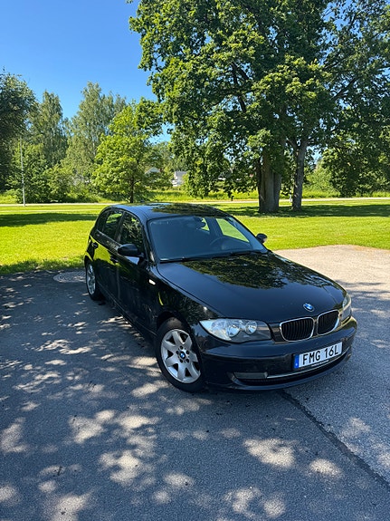 BMW 118d 2 of 5