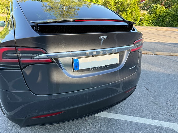Tesla Model X 3 of 5
