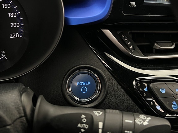Toyota C-HR 21 of 30