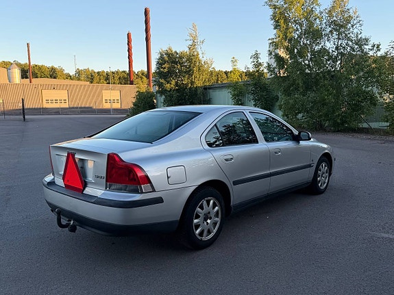 Volvo S60 4 of 5