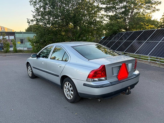 Volvo S60 2 of 5