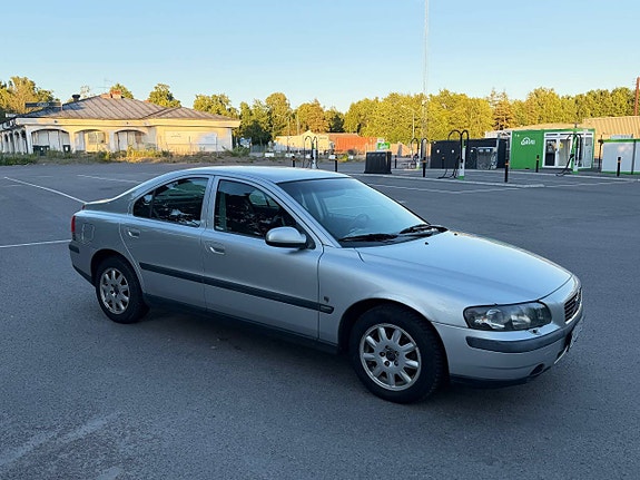 Volvo S60 3 of 5