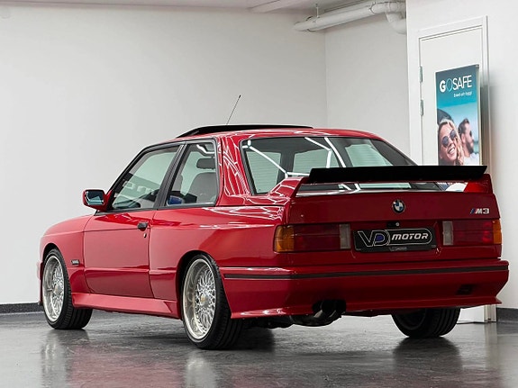BMW M3 3 of 5