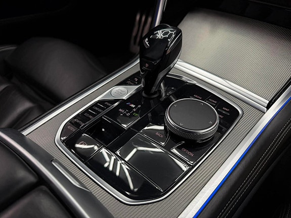 BMW M850i 18 of 21
