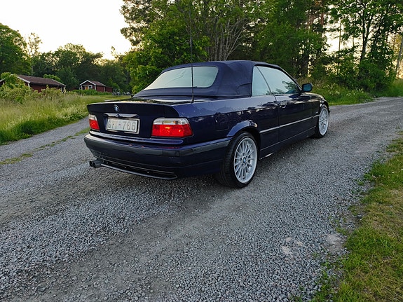 BMW 328i 4 of 5