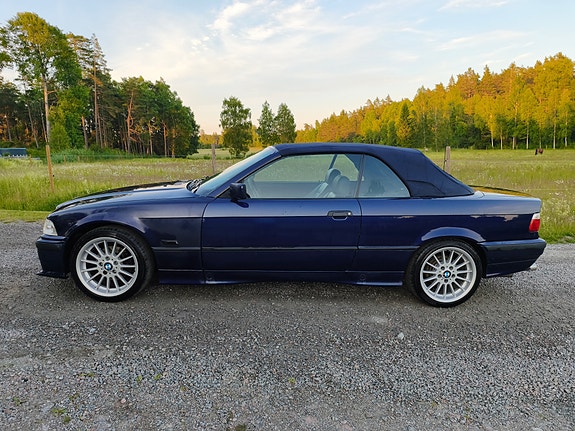 BMW 328i 3 of 5