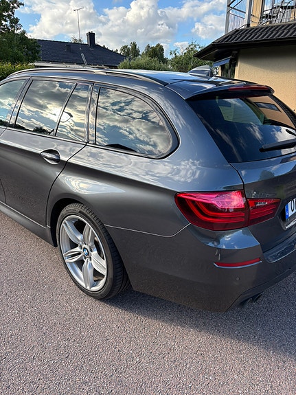 BMW 530d 3 of 5