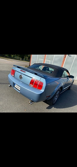 Ford Mustang 3 of 5