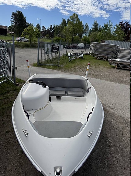 Jetbåt med trailer 3 of 5