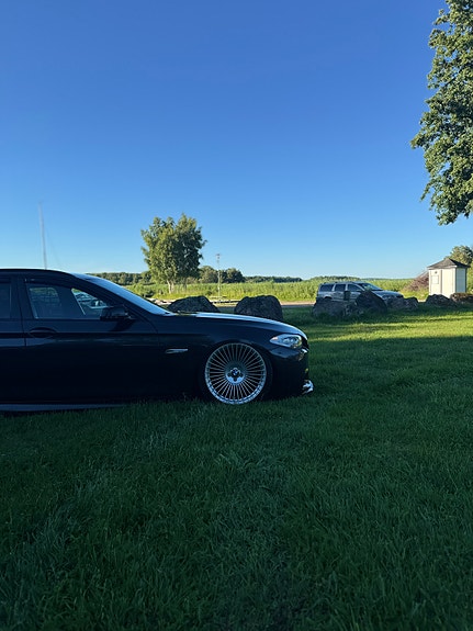 BMW 520d 4 of 12