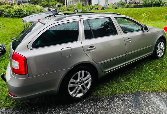 Skoda Octavia 2 of 5