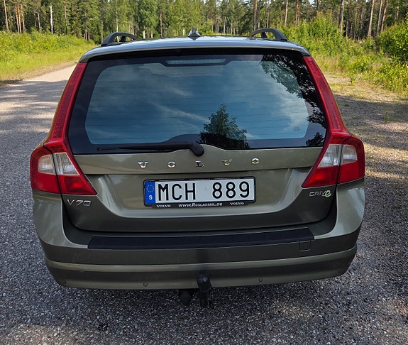 Volvo V70 2 of 12