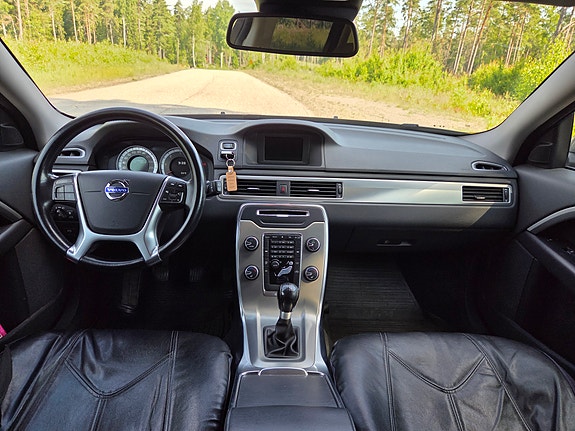 Volvo V70 7 of 12