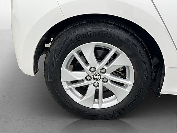 Toyota Yaris 12 of 30
