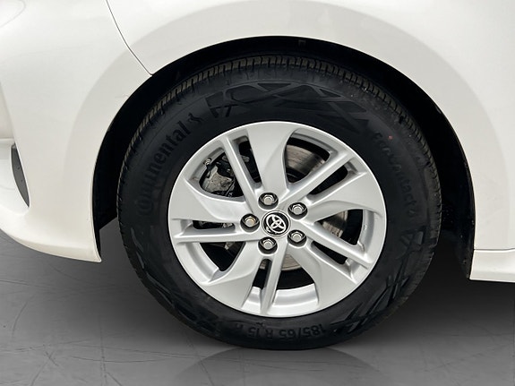 Toyota Yaris 10 of 30