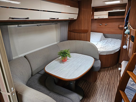 Adria Alpina 743 ut 8 of 16