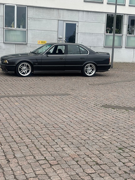BMW M5 2 of 5