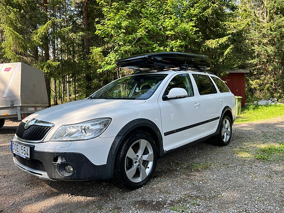 Skoda Octavia Scout 2 of 5