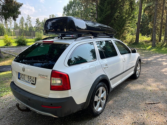 Skoda Octavia Scout 3 of 5