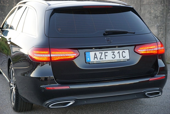 Mercedes-Benz E220 4 of 5