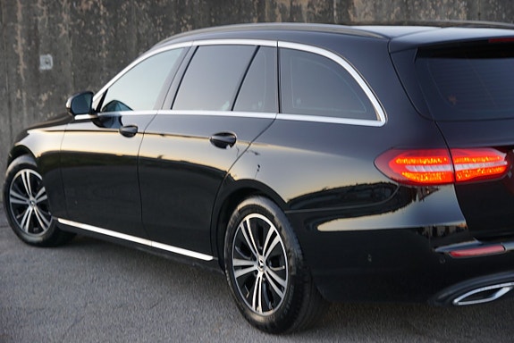 Mercedes-Benz E220 3 of 5