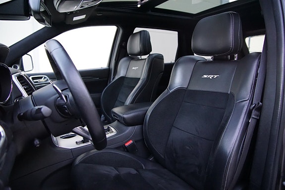 Jeep Grand Cherokee 15 of 29