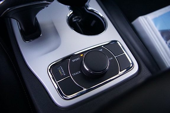 Jeep Grand Cherokee 26 of 29