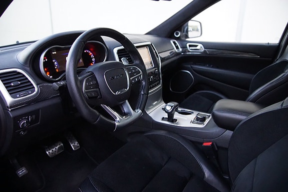 Jeep Grand Cherokee 17 of 29