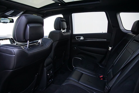 Jeep Grand Cherokee 14 of 29