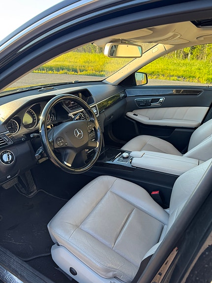 Mercedes-Benz E500 5 of 5