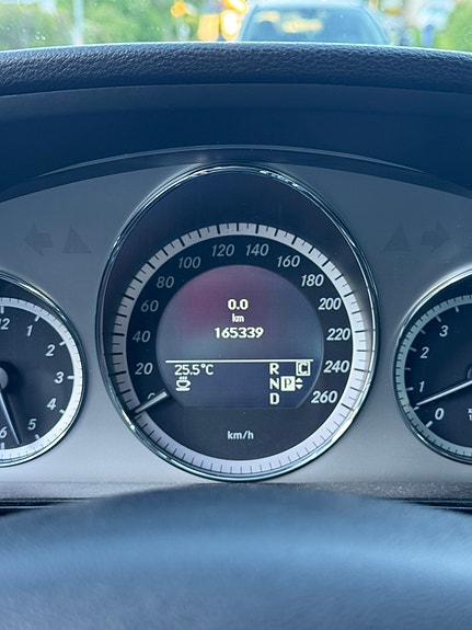 Mercedes-Benz E500 7 of 7