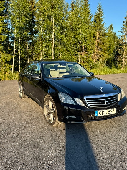 Mercedes-Benz E500 2 of 5