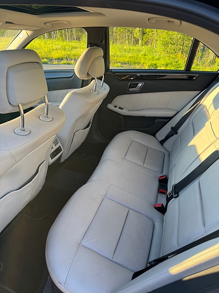 Mercedes-Benz E500 6 of 7