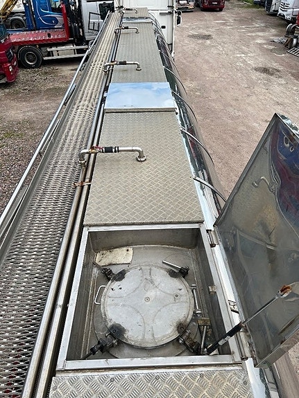 MOBILPRODUKTER TST-542 Tanktrailer 7 of 18