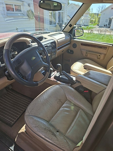 Land Rover Discovery 4 of 5