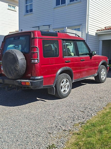 Land Rover Discovery 3 of 5