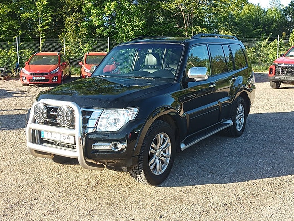 Mitsubishi Pajero 2 of 5