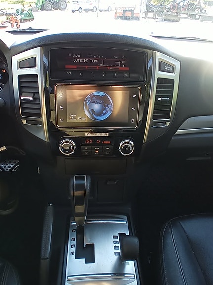 Mitsubishi Pajero 10 of 12