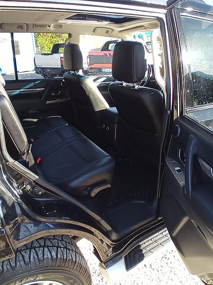 Mitsubishi Pajero 12 of 12