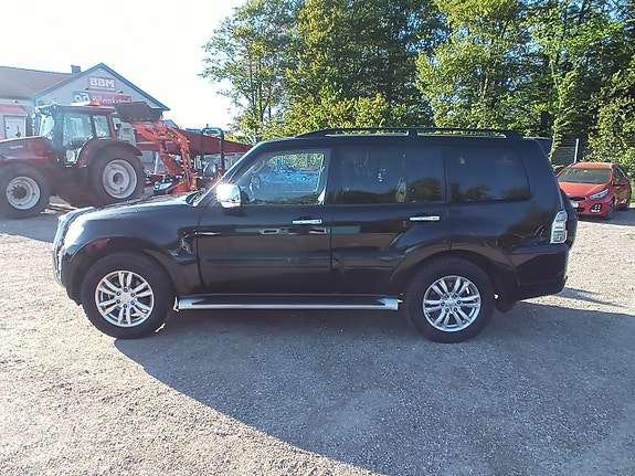 Mitsubishi Pajero 4 of 5