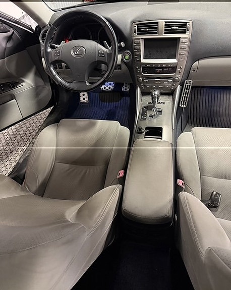 Lexus IS250 5 of 6