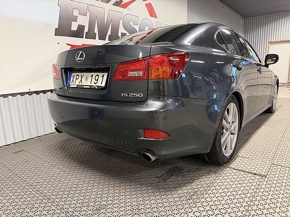 Lexus IS250 3 of 6