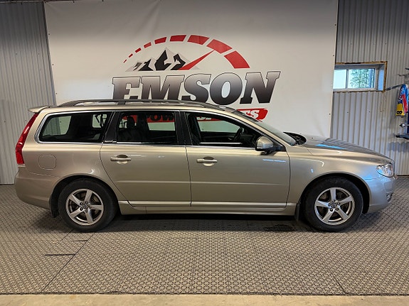Volvo V70 3 of 7